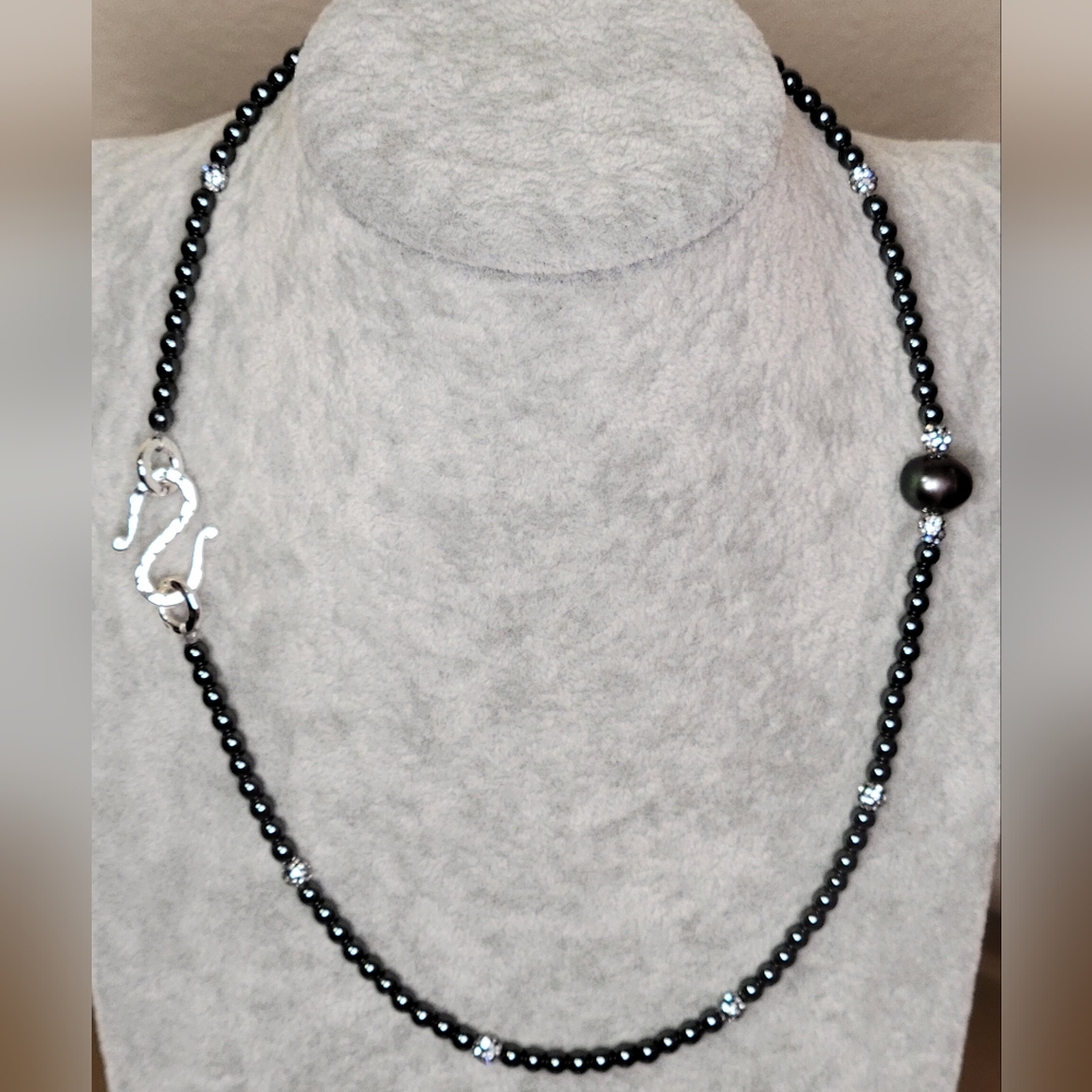 Gorgeous Hematite Crystal and Peacock Pearl Necklace - Picture 5 of 6
